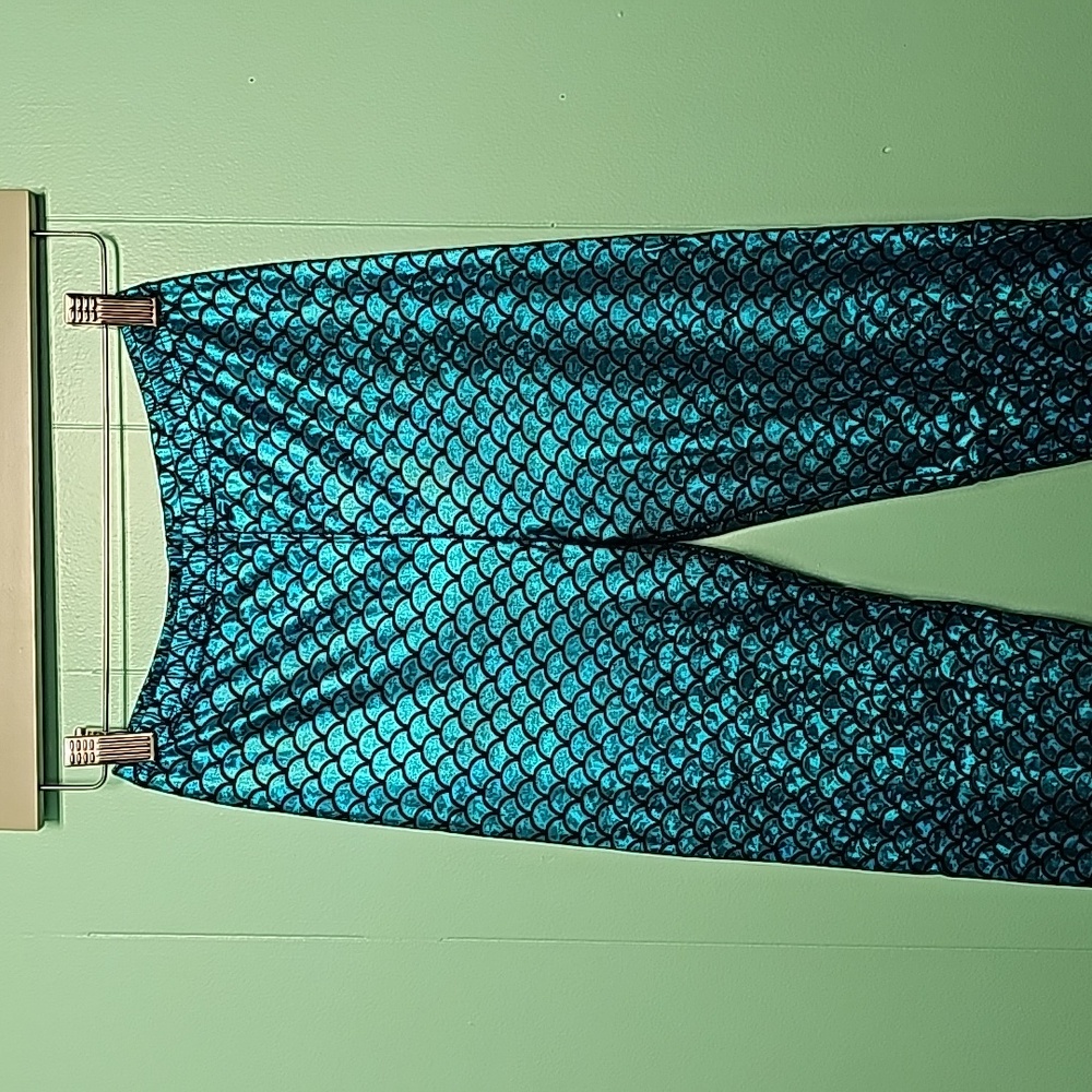 Mermaid scale leggings turquoise and black